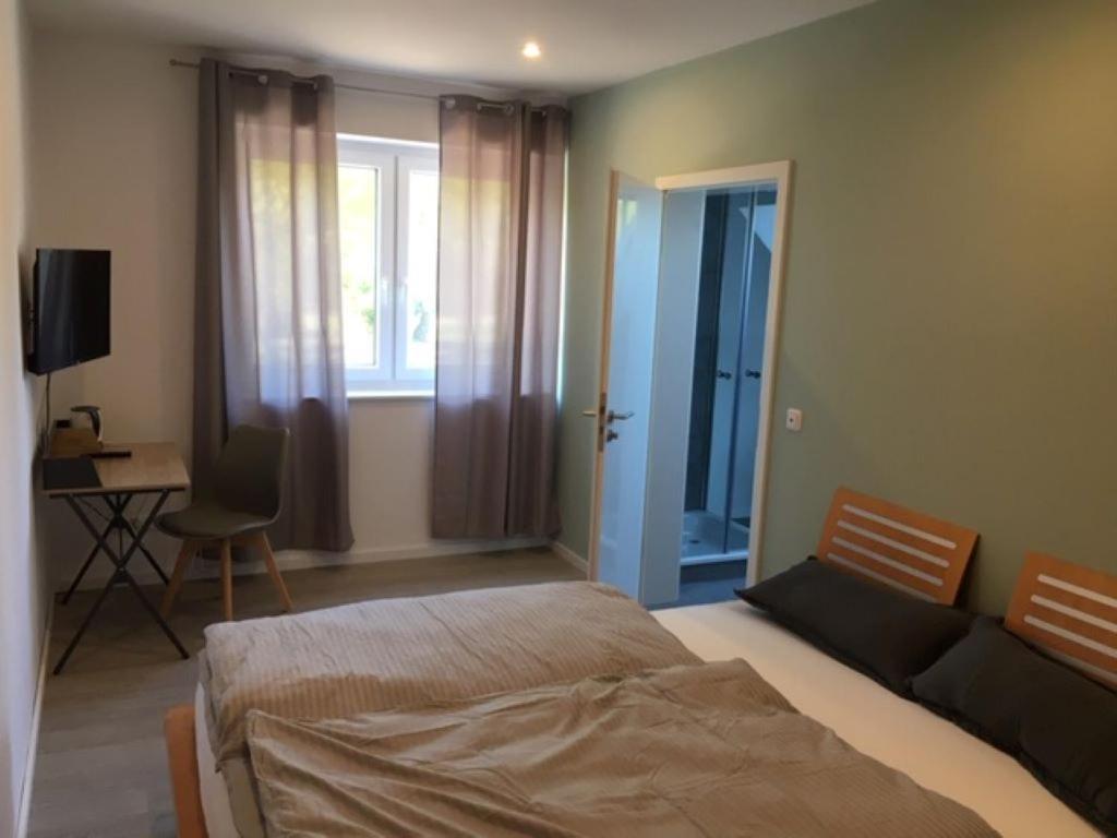 Gaeste Und Messezimmer Adelheidsdorf ภายนอก รูปภาพ